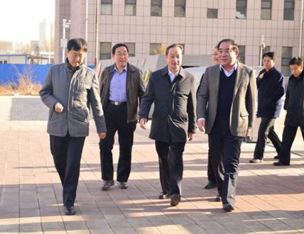 農(nóng)畜產(chǎn)品質(zhì)量和食品安全——富農(nóng)強(qiáng)企的動(dòng)脈內(nèi)蒙古農(nóng)牧業(yè)廳主要領(lǐng)導(dǎo)走訪呼市龍頭企業(yè)關(guān)心食品安全  關(guān)注企業(yè)發(fā)展